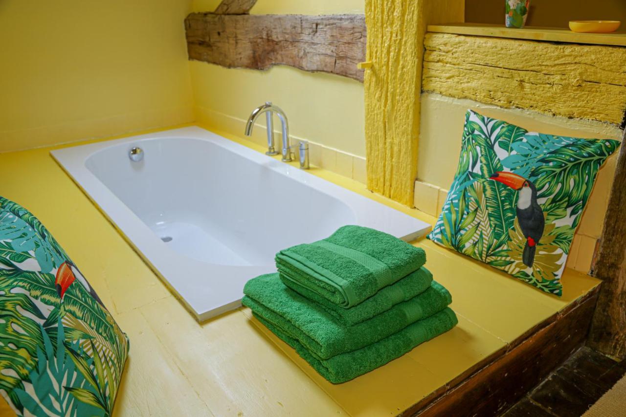 Domaine Du Bourg Salon Bed & Breakfast Bagian luar foto