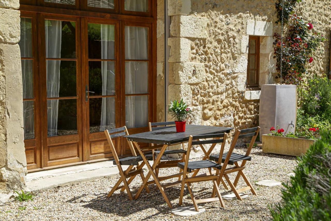 Domaine Du Bourg Salon Bed & Breakfast Bagian luar foto