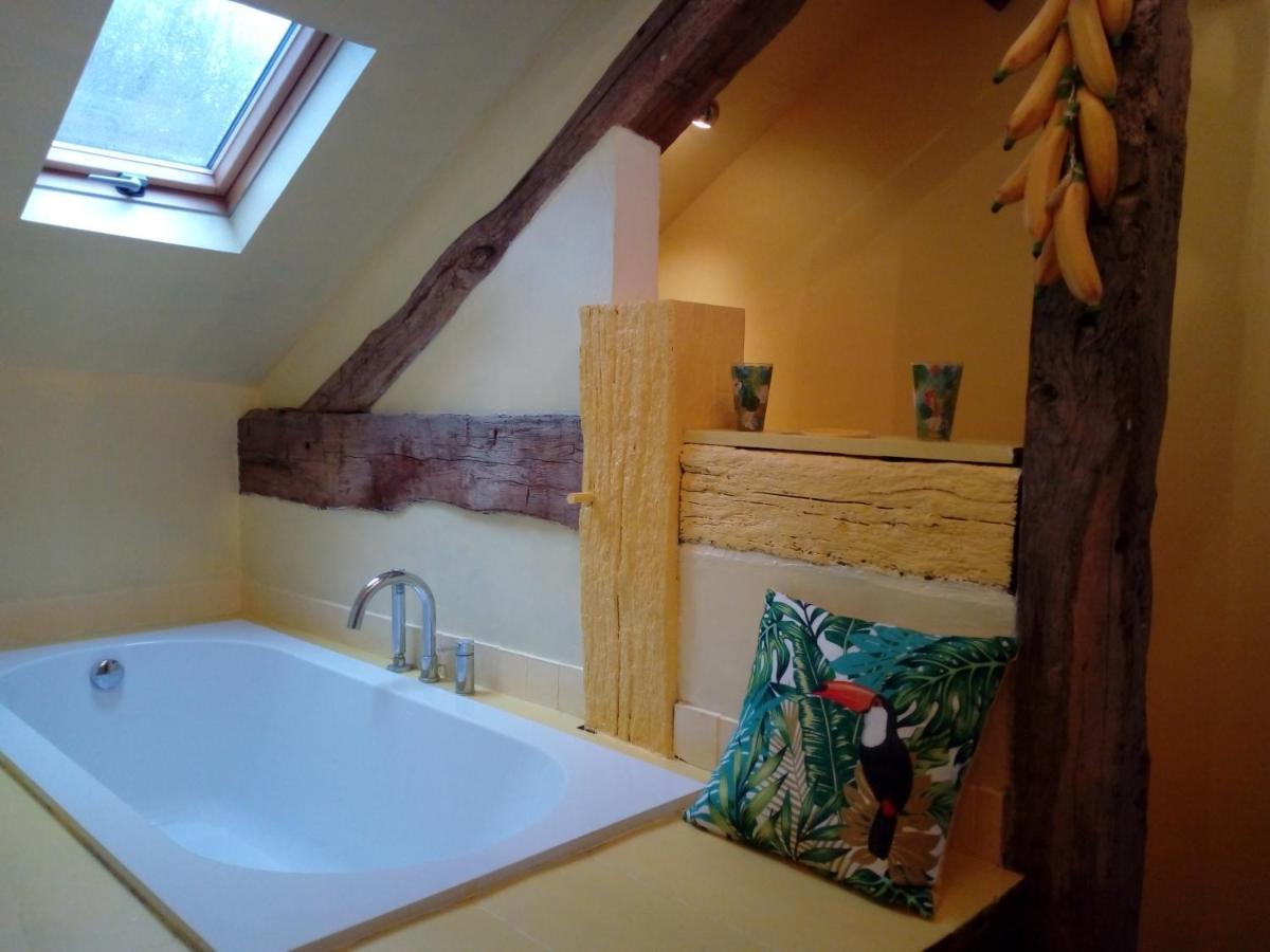 Domaine Du Bourg Salon Bed & Breakfast Bagian luar foto