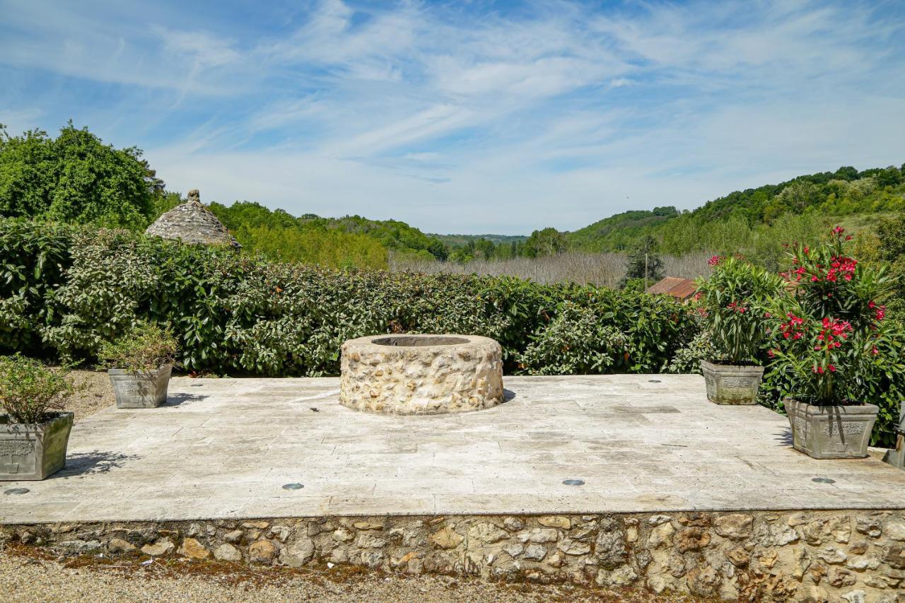 Domaine Du Bourg Salon Bed & Breakfast Bagian luar foto