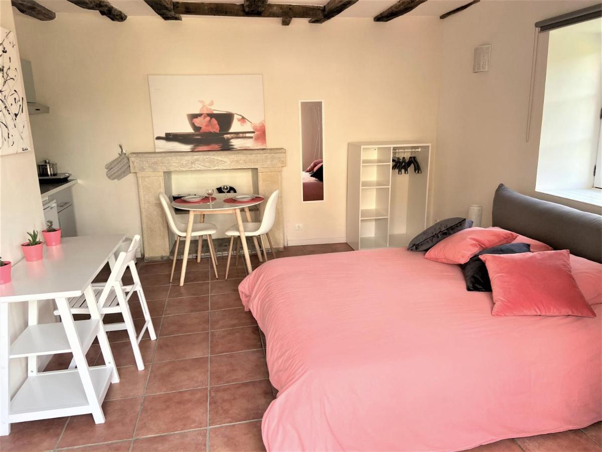 Domaine Du Bourg Salon Bed & Breakfast Bagian luar foto